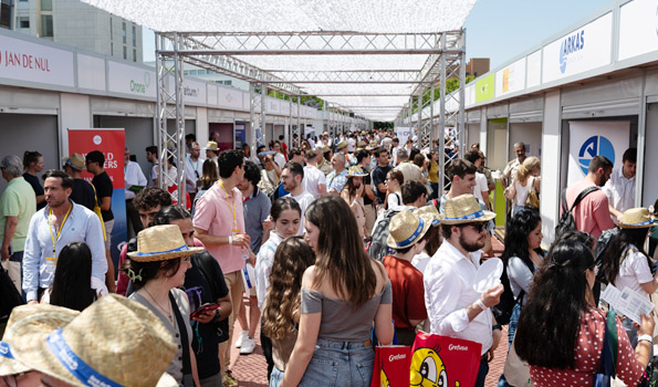 🌸 El Foro de Empleo 2025 recibe casi 7.500 personas y triplica el número de currículums recogidos que han llegado casi a los 42.000 gracias al sistema de recogida automatizada ➡️ tinyurl.com/vk2yscy3