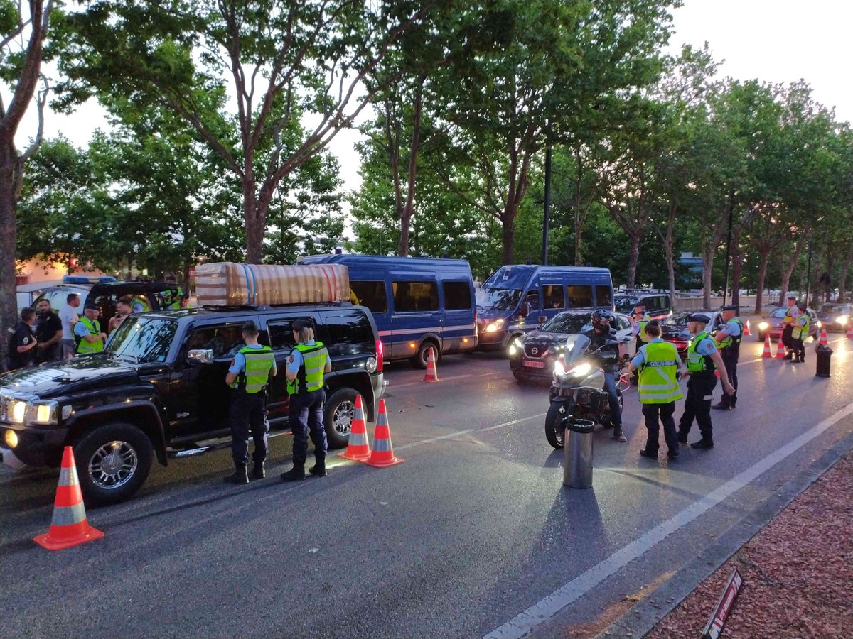 Gendarmerie du Gard (@gendarmerie030) on Twitter photo #RoutePlusSure
#feria de Pentecôte de <a href="/nimes/">Ville de Nîmes</a> : pour que la fête soit belle :
🚎utilisez les transports en commun
🚘 celui qui conduit, c’est celui qui ne boit pas !
👪 entre amis, restez ensemble, veillez les uns sur les autres
👮♀️Des contrôles seront conduits par la gendarmerie ! #RoutePlusSure
#feria de Pentecôte de <a href="/nimes/">Ville de Nîmes</a> : pour que la fête soit belle :
🚎utilisez les transports en commun
🚘 celui qui conduit, c’est celui qui ne boit pas !
👪 entre amis, restez ensemble, veillez les uns sur les autres
👮♀️Des contrôles seront conduits par la gendarmerie !