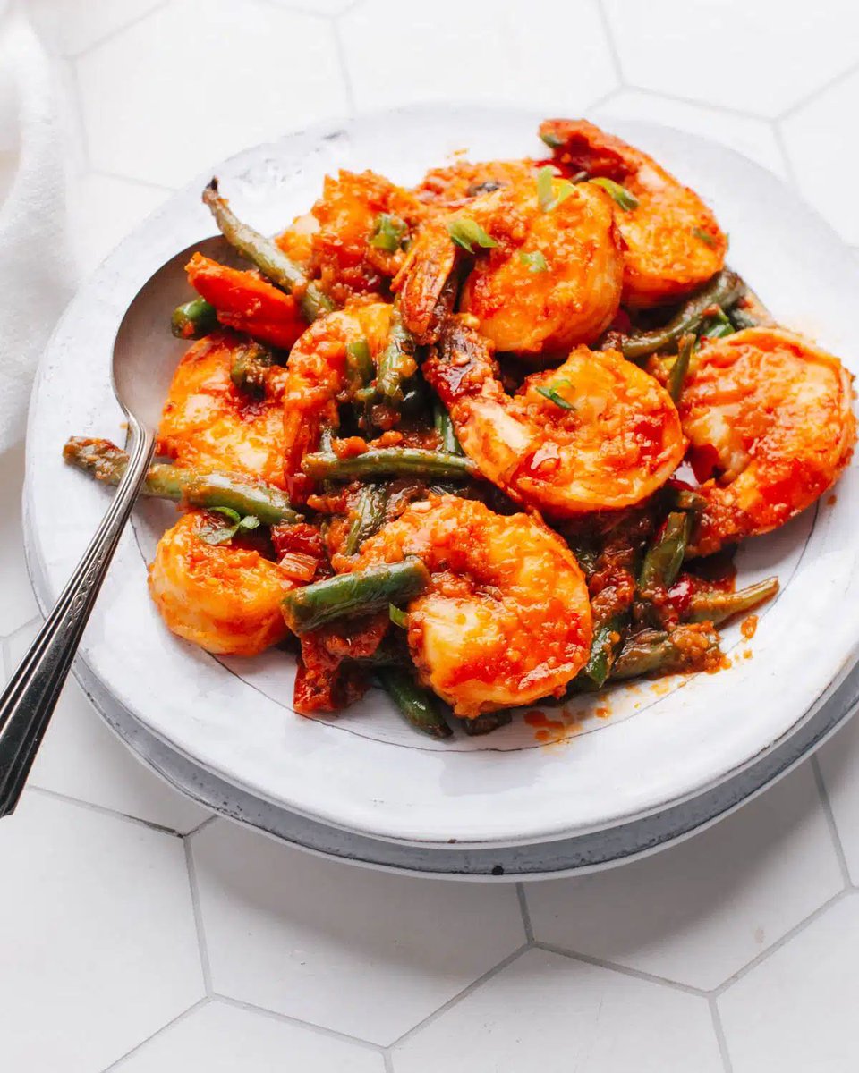🍤✨ A bite of Changsha’s bold flavor - Hunan-style spicy shrimp! 🔥💯

Fresh, fiery, and full of that unmistakable Xiang cuisine kick. Would you dare to try it?
