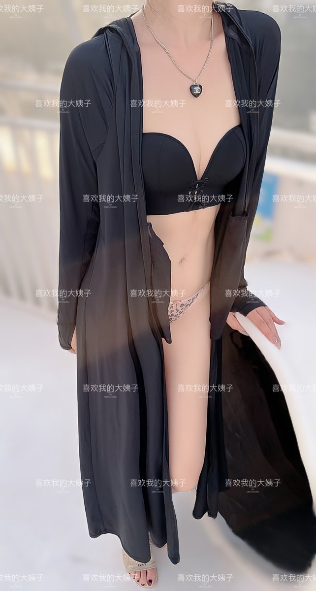 老婆带孩子玩呢，大姐直接拉开了，我还说这里不会有摄像头吧，我还左顾右看的，大姐说没有，我看过了
我说你今天一天都是那么穿的吗，大姐说是，我直接上手抠逼了，入手之处，皆是湿滑
这一天天的，我的腰子哪里能禁住这样折腾
就是无时无刻都在诱惑你
极品女人 https://t.co/uVQdJFOzNu