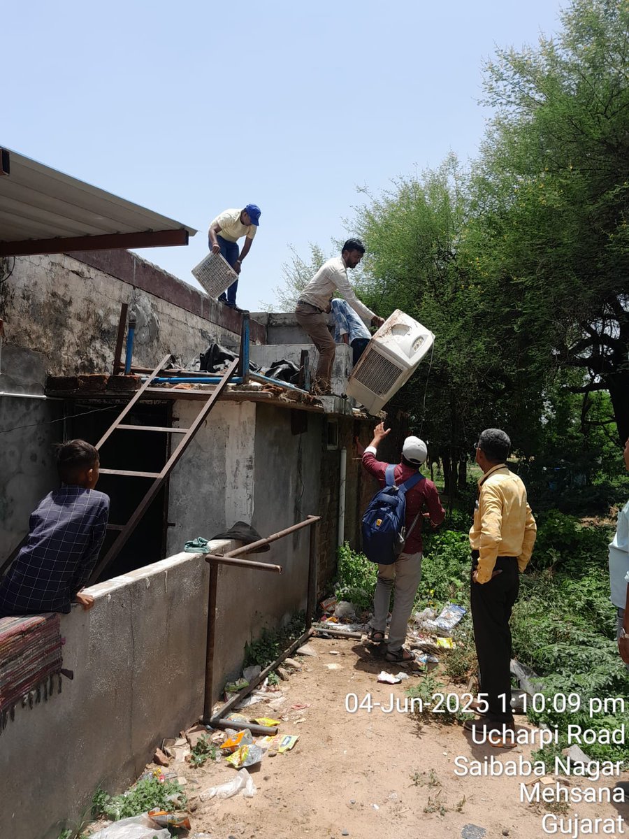 Chief District Health Office (CDHO) MEHSANA (@cdhomeh) on Twitter photo મહેસાણા શહેરી આરોગ્ય કેન્દ્ર લાખવડી ભાગોળ ના દેલા વસાહત સબ સેન્ટર વિસ્તારમાં ડેન્ગ્યુ અને મેલેરીયા અંતર્ગત મુખ્ય જિલ્લા આરોગ્ય અધિકારીશ્રી અને ઇ.એમ.ઓ.શ્રી અને જિલ્લા સુપરવાઇઝર દ્રારા પોરાનાશક કામગીરીનું સુપરવિઝન કરવામાં આવ્યું. <a href="/CollectorMeh/">Collector Mehsana</a> <a href="/ddo_mehsana/">DDO Mehsana</a> <a href="/Dwivedi_D/">Dhananjay Dwivedi</a> મહેસાણા શહેરી આરોગ્ય કેન્દ્ર લાખવડી ભાગોળ ના દેલા વસાહત સબ સેન્ટર વિસ્તારમાં ડેન્ગ્યુ અને મેલેરીયા અંતર્ગત મુખ્ય જિલ્લા આરોગ્ય અધિકારીશ્રી અને ઇ.એમ.ઓ.શ્રી અને જિલ્લા સુપરવાઇઝર દ્રારા પોરાનાશક કામગીરીનું સુપરવિઝન કરવામાં આવ્યું. <a href="/CollectorMeh/">Collector Mehsana</a> <a href="/ddo_mehsana/">DDO Mehsana</a> <a href="/Dwivedi_D/">Dhananjay Dwivedi</a>