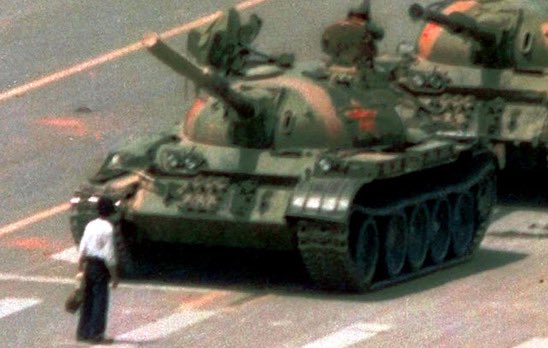 Le 4 juin 1989, des manifestants pacifiques étaient massacrés sur la place Tian Anmen à Pékin. Ne jamais oublier.
六四！天安门大屠杀!
