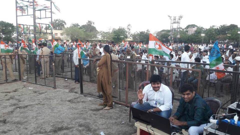 Rakesh Kotti (@rakeshkotti) on Twitter photo Eight years ago when <a href="/RahulGandhi/">Rahul Gandhi</a> garu visited Guntur reassuring the people of Andhra that the Congress party will fight for #SpecialCategoryStatus
The social media team was in is nascent years :)
And it was the first time I saw Rahul ji in person, that too in my home town :) Eight years ago when <a href="/RahulGandhi/">Rahul Gandhi</a> garu visited Guntur reassuring the people of Andhra that the Congress party will fight for #SpecialCategoryStatus
The social media team was in is nascent years :)
And it was the first time I saw Rahul ji in person, that too in my home town :)
