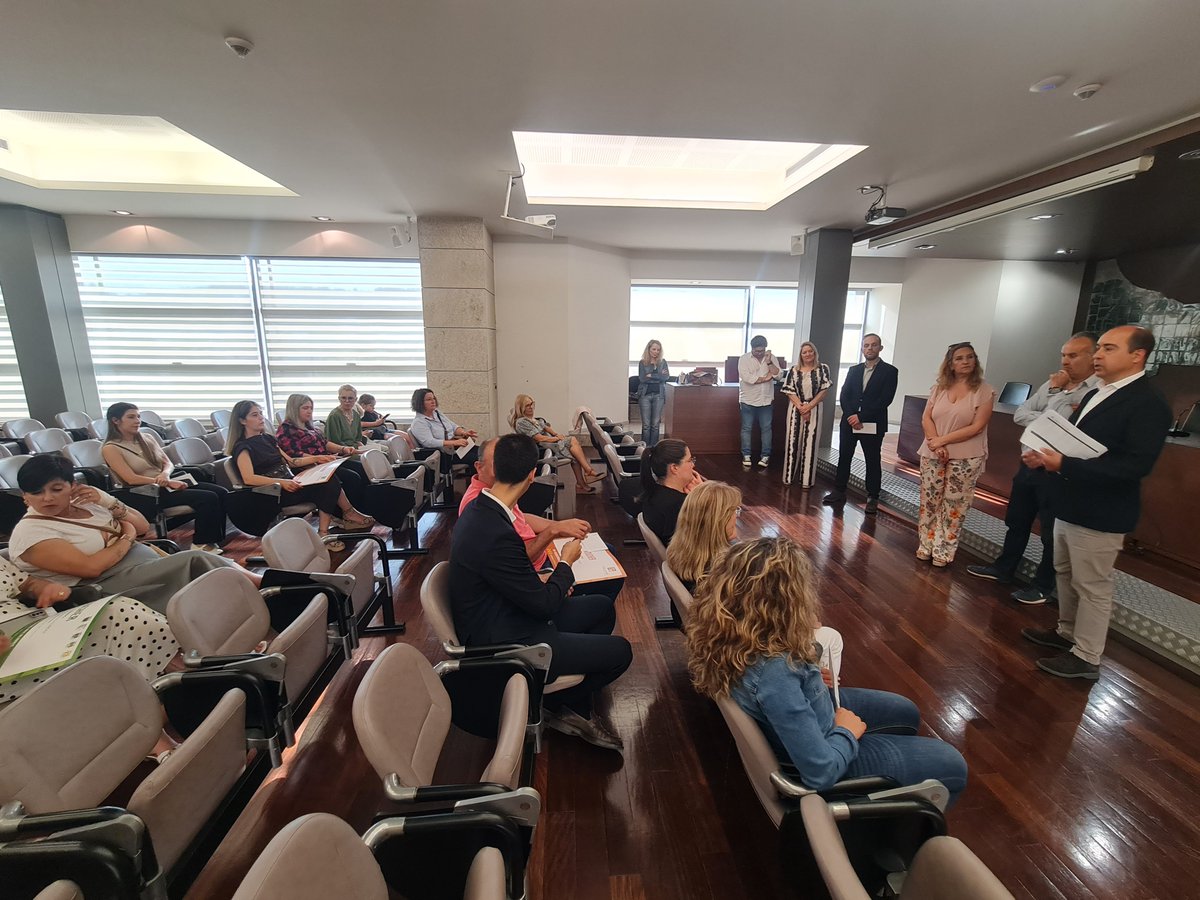 EmpresarialDo's tweet photo. A AEVH, o Município de Vila Verde , Junta de Freguesia de Vila Verde e Barbudo e Junta de Freguesia do Vade entregaram Prémios «para dinamizar o comércio local» https://t.co/6yS7qDjQVP