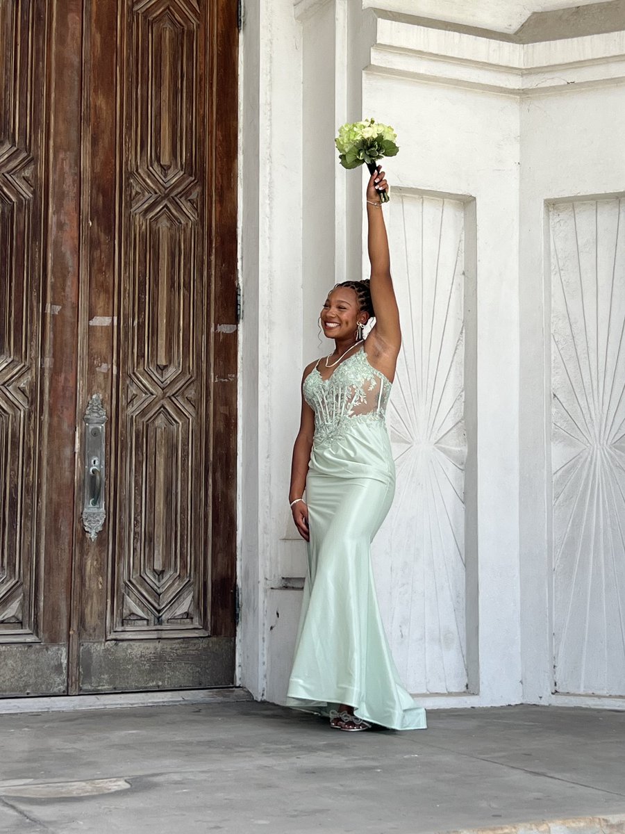 KhamariHall2025's tweet image. Prom, awards ceremonies, HS playoffs, graduation, and gearing up for my last summer ball season. The last 2 months have been crazy busy and I'm soaking it up. @RazorbackSB @IG_Jackson18u