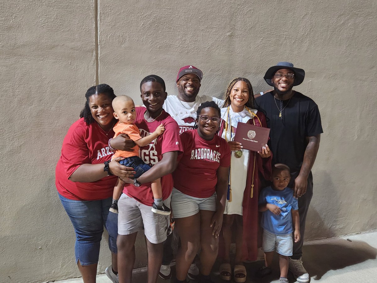 KhamariHall2025's tweet image. Prom, awards ceremonies, HS playoffs, graduation, and gearing up for my last summer ball season. The last 2 months have been crazy busy and I'm soaking it up. @RazorbackSB @IG_Jackson18u