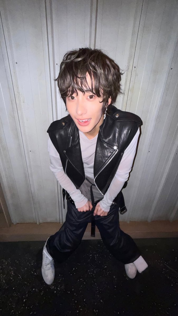 외계인도 해야하고 아니메걸포즈도 해야하고 바뿌다 바빠