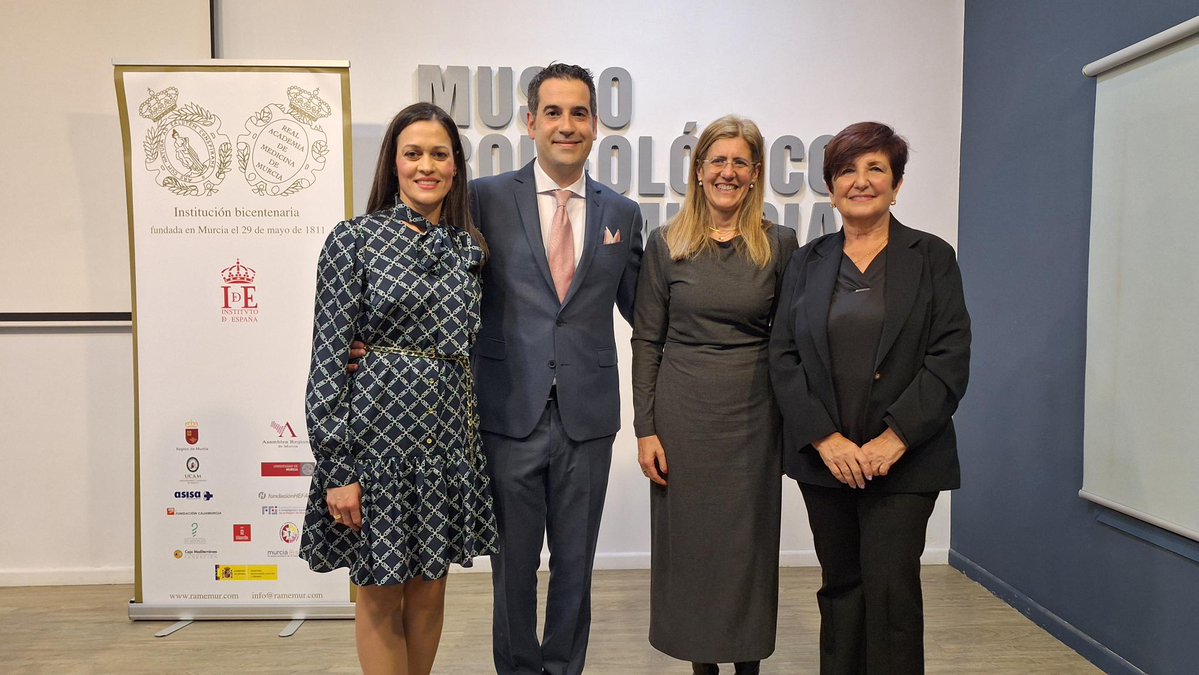 UMU Divulga (@umudivulga) on Twitter photo 📰NOTICIA | Francisco Javier Rodríguez Lozano, reconocimiento de la Real Academia de Medicina por el desarrollo de un material que ayuda a la regeneración dental🏅🦷
¡Enhorabuena!👏🎉
Más informaciónℹ️👇
um.es/web/ucc/-/fran…
<a href="/UMU/">Universidad Murcia</a> <a href="/FECYT_Ciencia/">FECYT</a> <a href="/CienciaGob/">Ministerio de Ciencia, Innovación y Universidades</a> 📰NOTICIA | Francisco Javier Rodríguez Lozano, reconocimiento de la Real Academia de Medicina por el desarrollo de un material que ayuda a la regeneración dental🏅🦷
¡Enhorabuena!👏🎉
Más informaciónℹ️👇
um.es/web/ucc/-/fran…
<a href="/UMU/">Universidad Murcia</a> <a href="/FECYT_Ciencia/">FECYT</a> <a href="/CienciaGob/">Ministerio de Ciencia, Innovación y Universidades</a>