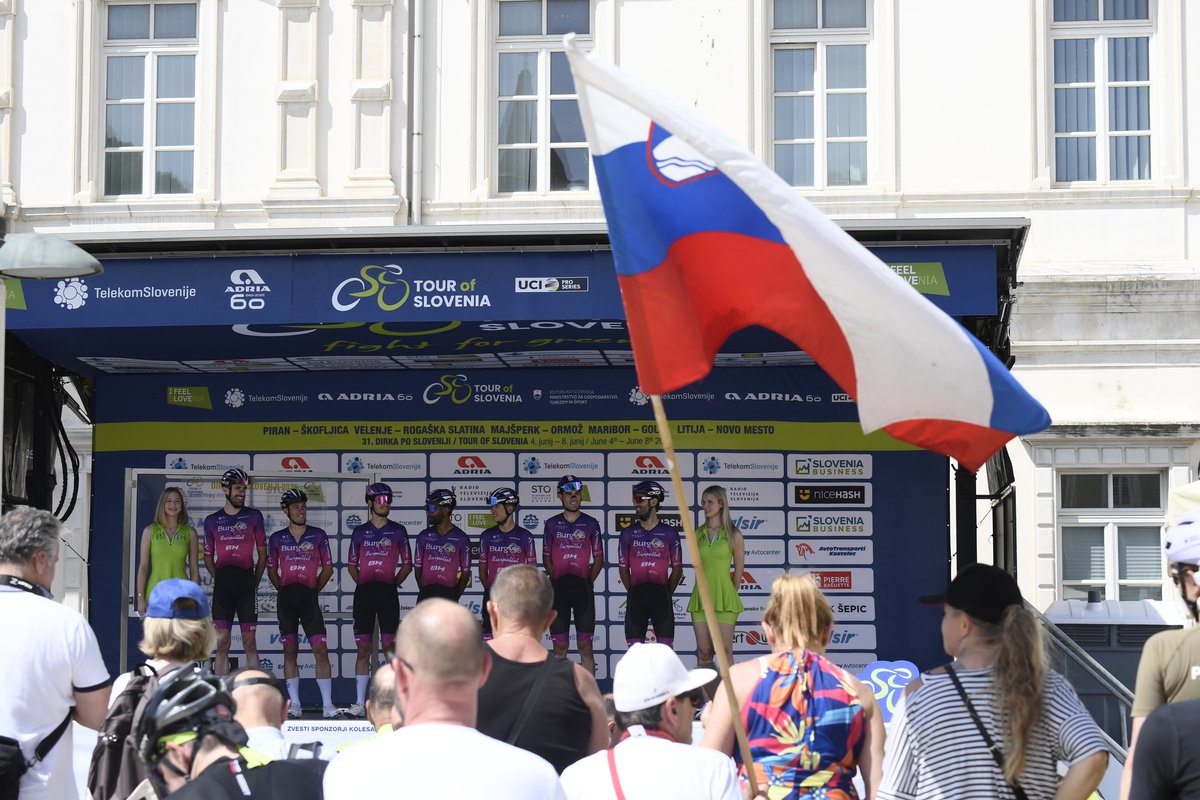 #TourofSlovenia 🇸🇮

¡Buenos días desde Eslovenia! 👋🏻

Competimos por primera vez en el país balcánico 🤩

📷 <a href="/SprintCycling/">SprintCycling</a>