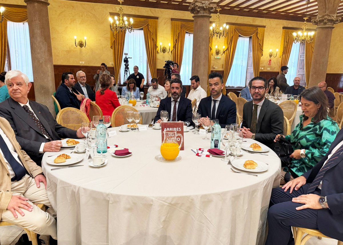 🔵Acudimos al Foro <a href="/LaGacetaSA/">La Gaceta de Salamanca</a> “Las necesidades de empleo en las empresas de #CyL”.
Se abordó la falta de mano de obra y profesionales cualificados, y se plantearon 3 ejes clave:
🔹Formación dual
🔹Contratos formativos
🔹Microcredenciales
💬 Reflexión e impulso al mercado laboral