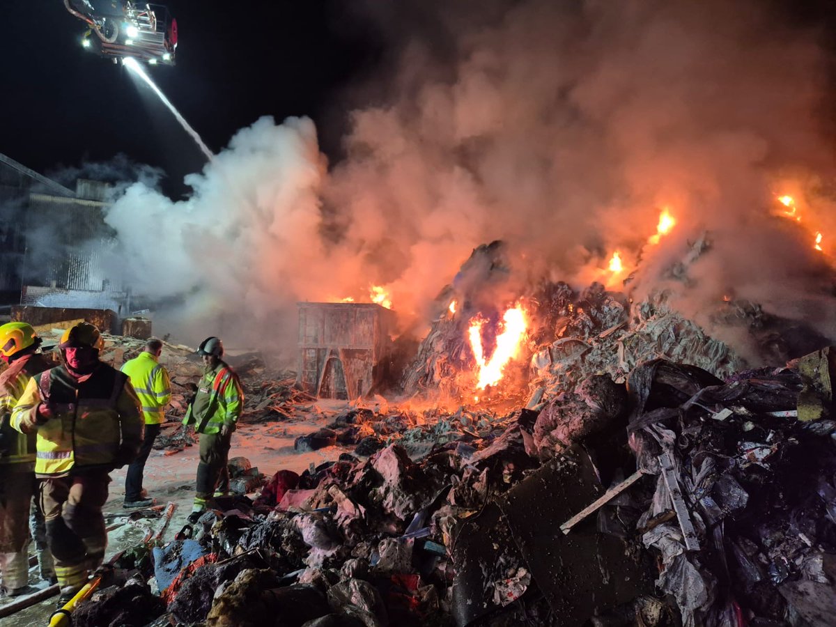 BBC Stoke & Staffordshire (@bbcradiostoke) on Twitter photo .<a href="/StaffsFire/">Staffordshire Fire and Rescue Service</a> crews and fire investigators remain at the scene of a large waste fire in #Tunstall. Photo: Staffs Fire and Rescue. .<a href="/StaffsFire/">Staffordshire Fire and Rescue Service</a> crews and fire investigators remain at the scene of a large waste fire in #Tunstall. Photo: Staffs Fire and Rescue.