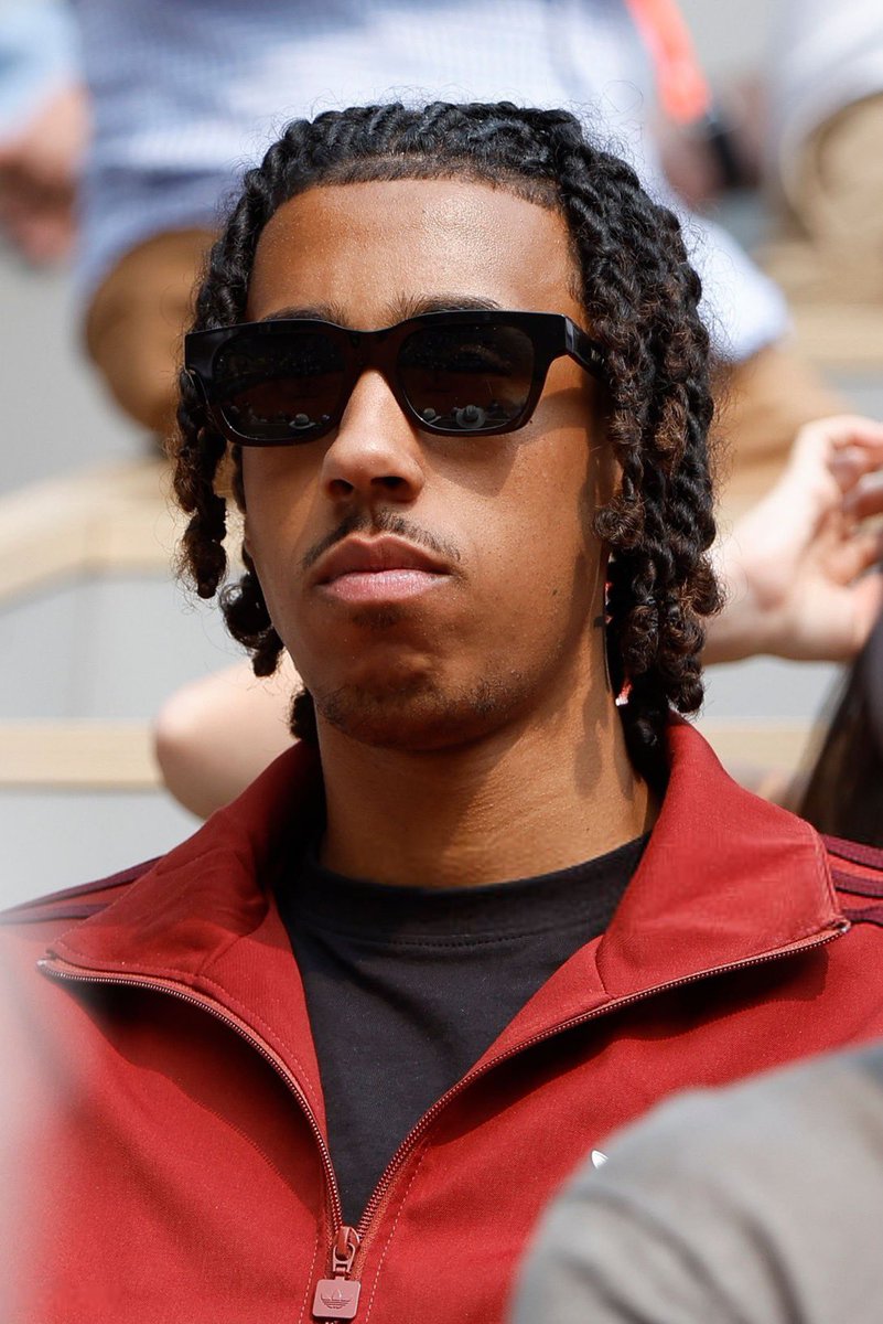 🚨📸 | Leny Yoro pictured watching the Roland Garros in France! 🎾🇫🇷