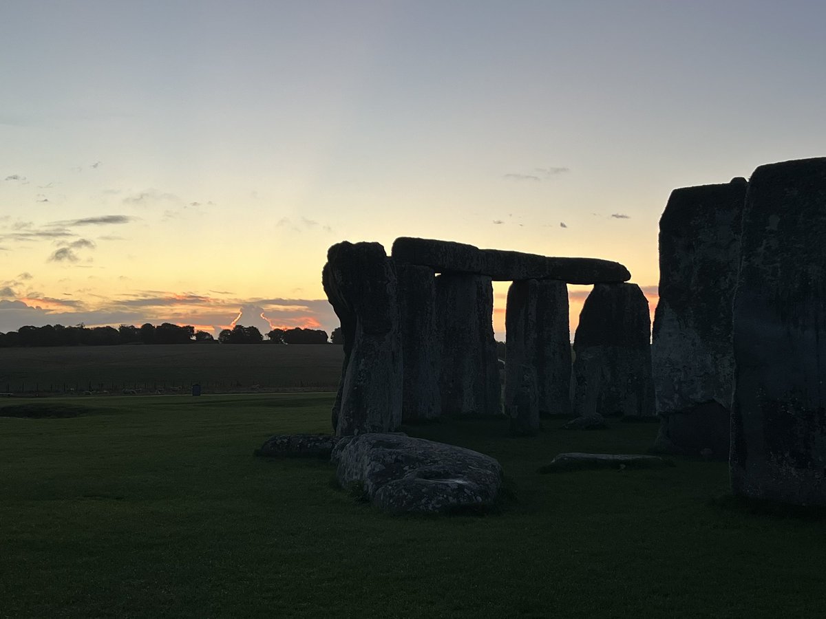 Sunrise at Stonehenge today (4th June) was at 4.55pm, sunset is at 9.16pm 🌤️