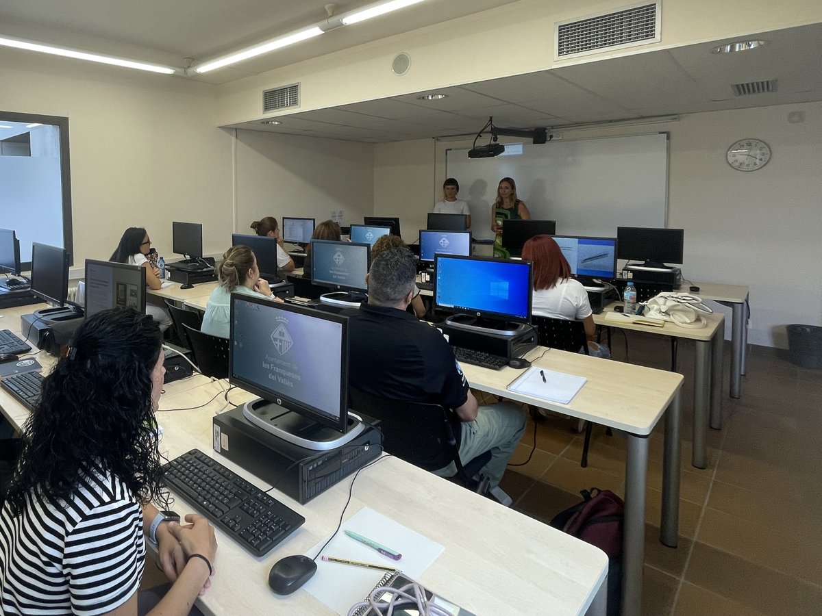 Ajuntament de les Franqueses (@lesfranqueses) on Twitter photo A #lesFraqueses comptem amb multitud de formacions 👩🏫 adreçades al món laboral.
👍 No ho dubtis, tenim el curs que necessites!
Informa-te'n directament a Can Ribas 📍(Camí Antic de Vic, 10), al 📞 938 443 040 o a 📧 dinamitzacio@lesfranqueses.cat A #lesFraqueses comptem amb multitud de formacions 👩🏫 adreçades al món laboral.
👍 No ho dubtis, tenim el curs que necessites!
Informa-te'n directament a Can Ribas 📍(Camí Antic de Vic, 10), al 📞 938 443 040 o a 📧 dinamitzacio@lesfranqueses.cat