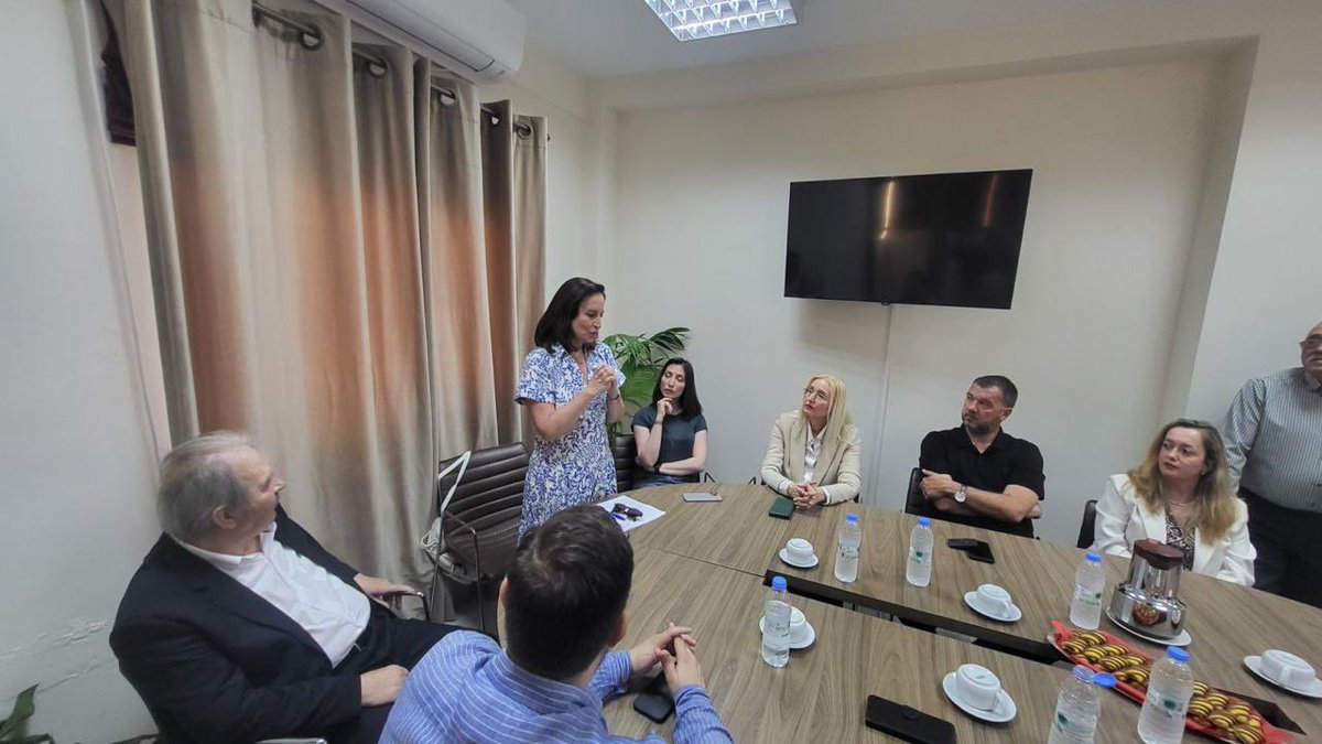 Μια νέα γενιά μόνη και αβοήθητη που παλεύει και παράγει με τεράστιο κόστος και χωρίς καμμία ενίσχυση

Συζήτηση με καλλιεργητές φυστικιου, μια παραγωγη που έχει τεράστια προβλήματα και επι χρόνια άλυτα. Ξενάγηση και συζήτηση σε μονάδα επεξεργασίας φυστικιου (περίφημο