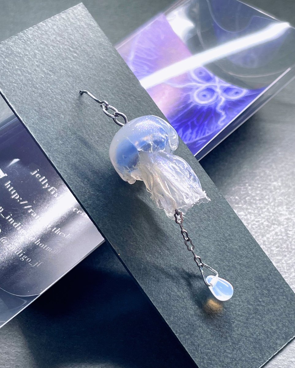 お客様よりご要望を頂き、長くお使い頂いているブルーファイアージェリーのパーツ交換をいたしました🪼
久しぶりに自分の作ったクラゲと会えてとても嬉しいです、大切に使って頂いてありがとうございます🥳