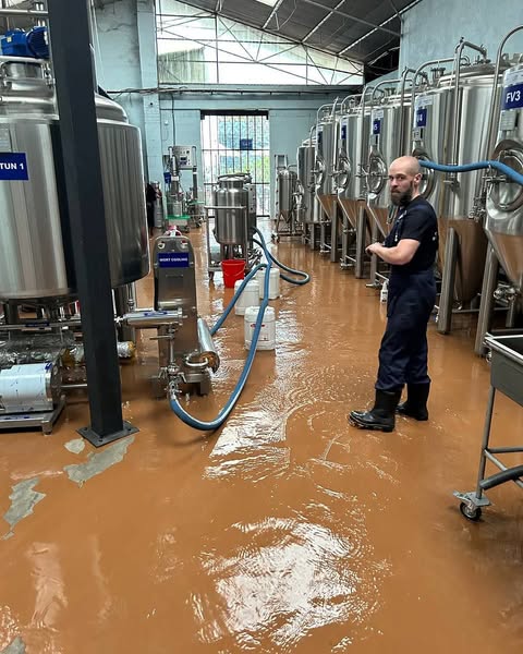 CassieL51886588's tweet image. Behind every great beer is a clean brewery!
#fermenter #CIPsystem #100LCIPcart #breweryequipment