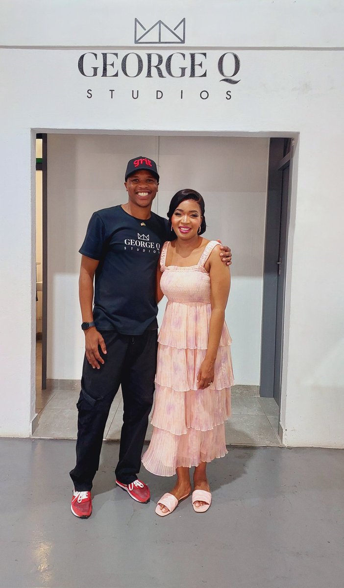 VILLOZHO84's tweet photo. When we in the stu, we be COOKING!!!!
📍 George Q Studios.
Yet another #magazinecover in the bag!
With #PortiaM for #GlamourMagSA
Thank you for choosing us! 🙇🏽♂️🙏🏽 🤗🫶🏾 💐 https://t.co/c4AckNHIJx