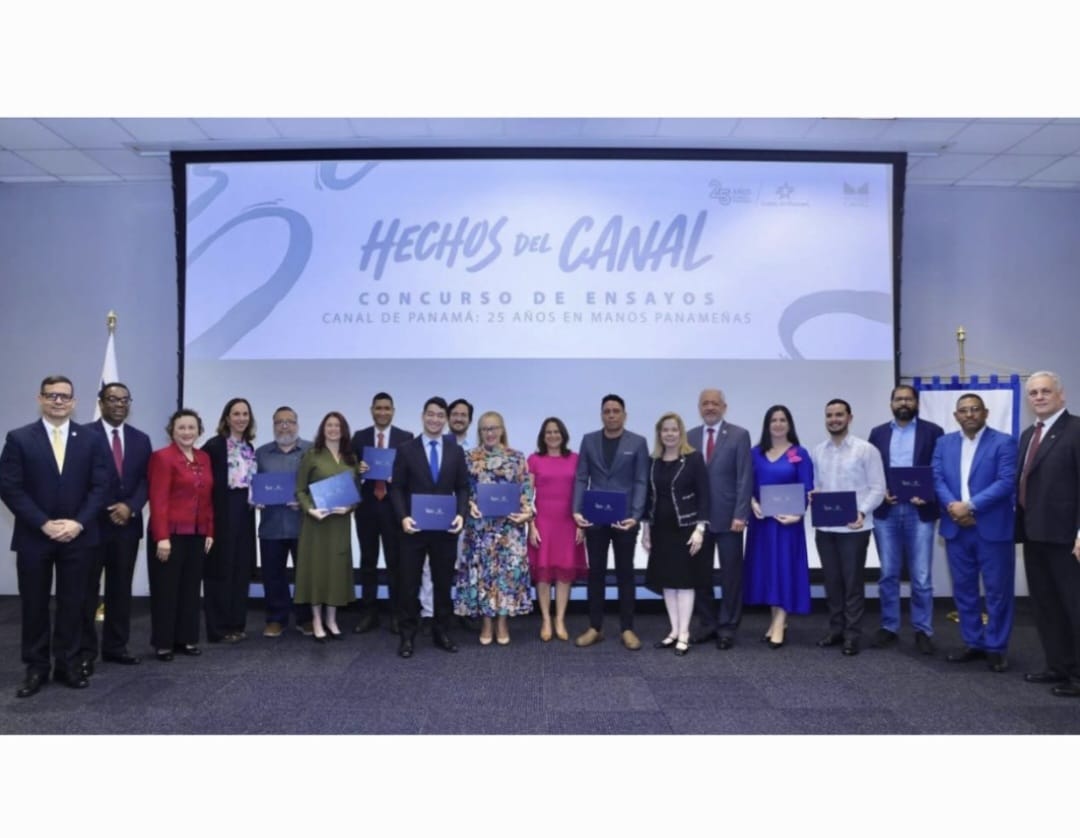 La profesora Venicia Chang, de la Escuela de Relaciones Internacionales, de la UP, fue la ganadora del concurso de ensayo “Canal de Panamá: 25 años en manos panameñas”. La Autoridad del Canal de Panamá celebró este certamen como parte de los 25 años de la administración panameña.