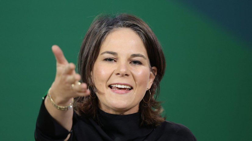 ⚡️Вестник Охраны:
Ну, граждане алкоголики, хулиганы, тунеядцы, кто хочет сегодня поработать?
На сегодня наряды: 
песчаный карьер - 2 человека.
🙀😻😂