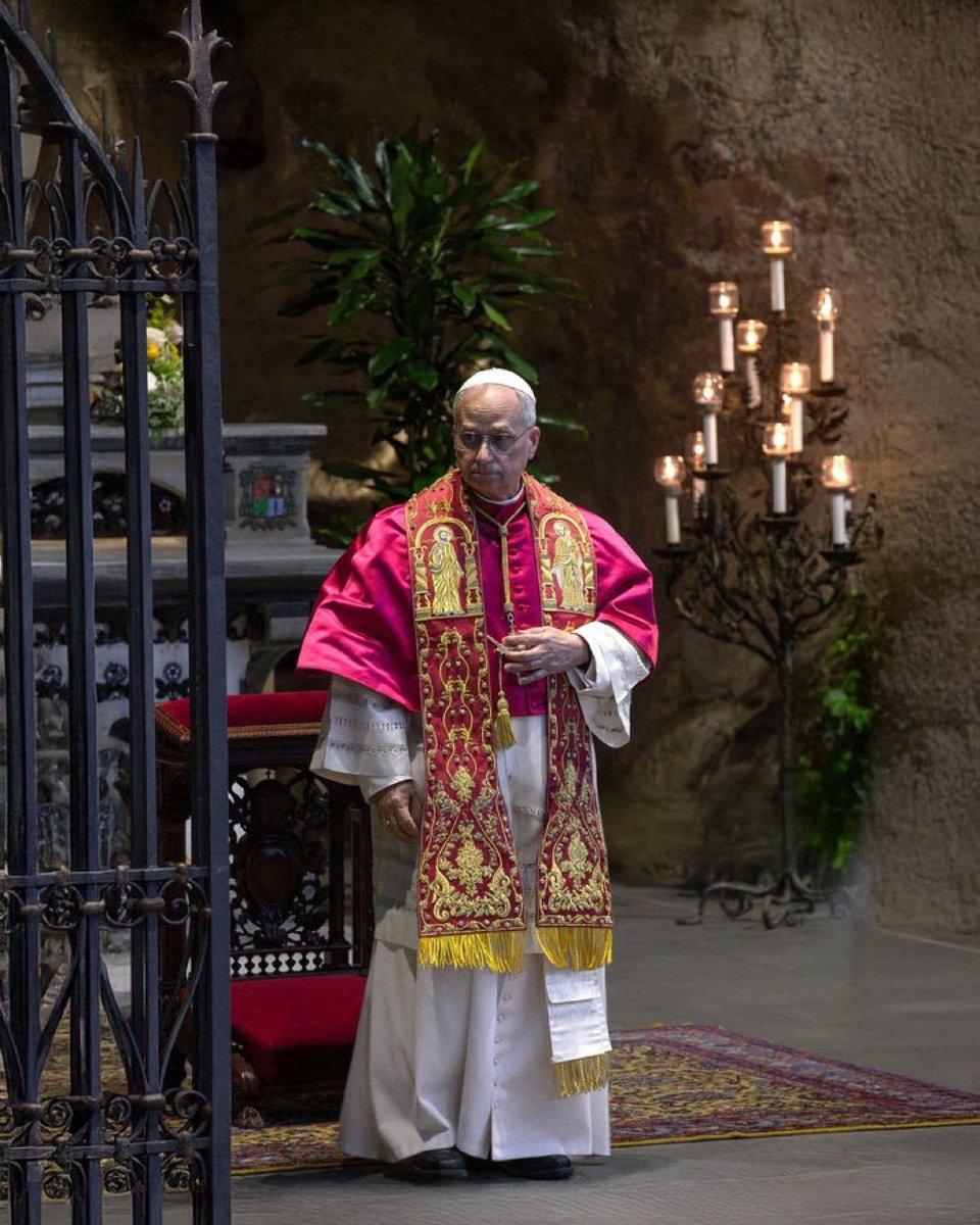 “Queridos hermanos, ¡no nos desanimemos! Incluso en los momentos oscuros de la vida, cuando el tiempo pasa sin darnos las respuestas que buscamos, pidamos al Señor que salga de nuevo y nos alcance donde lo estamos esperando.

¡Él es generoso y vendrá pronto!”

- Papa León XIV