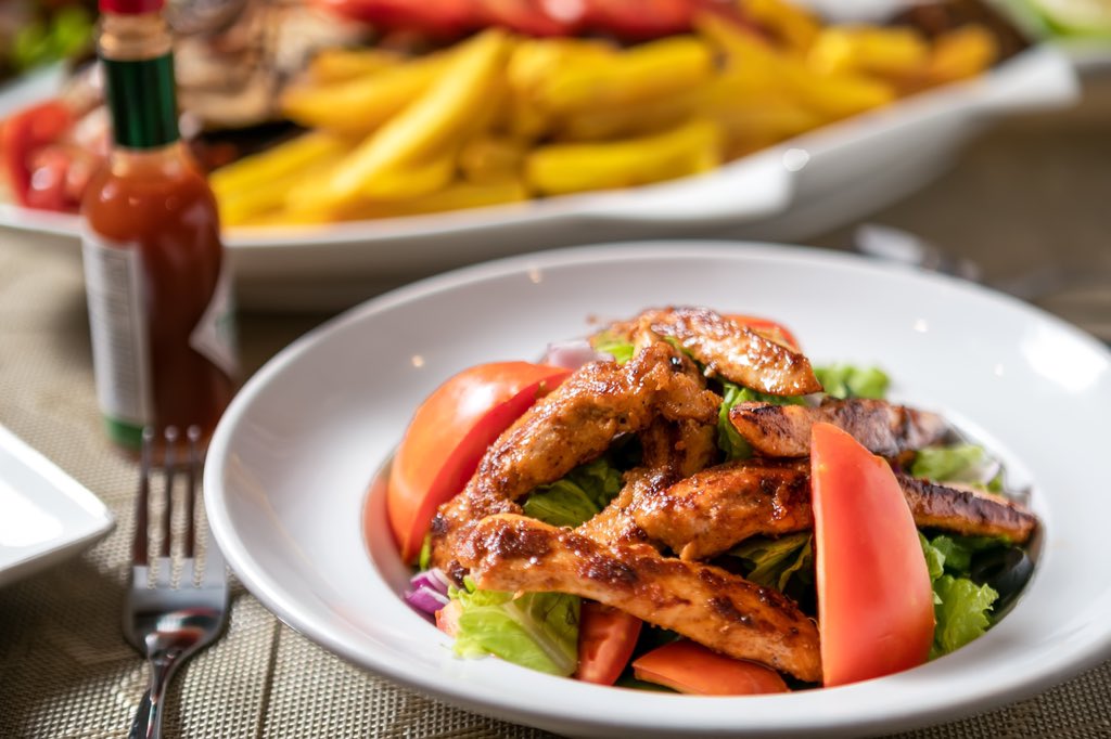 LeConfidentiel_'s tweet image. LUNCH IS NOT A MINDSET🤣
Lunch at Hotel Le Confidentiel is nothing short of elegant 🍽️✨. Great ambiance, delicious food, and the kind of quiet luxury that makes you want to stay all afternoon. #FineDining #KampalaEats #LeConfidentiel