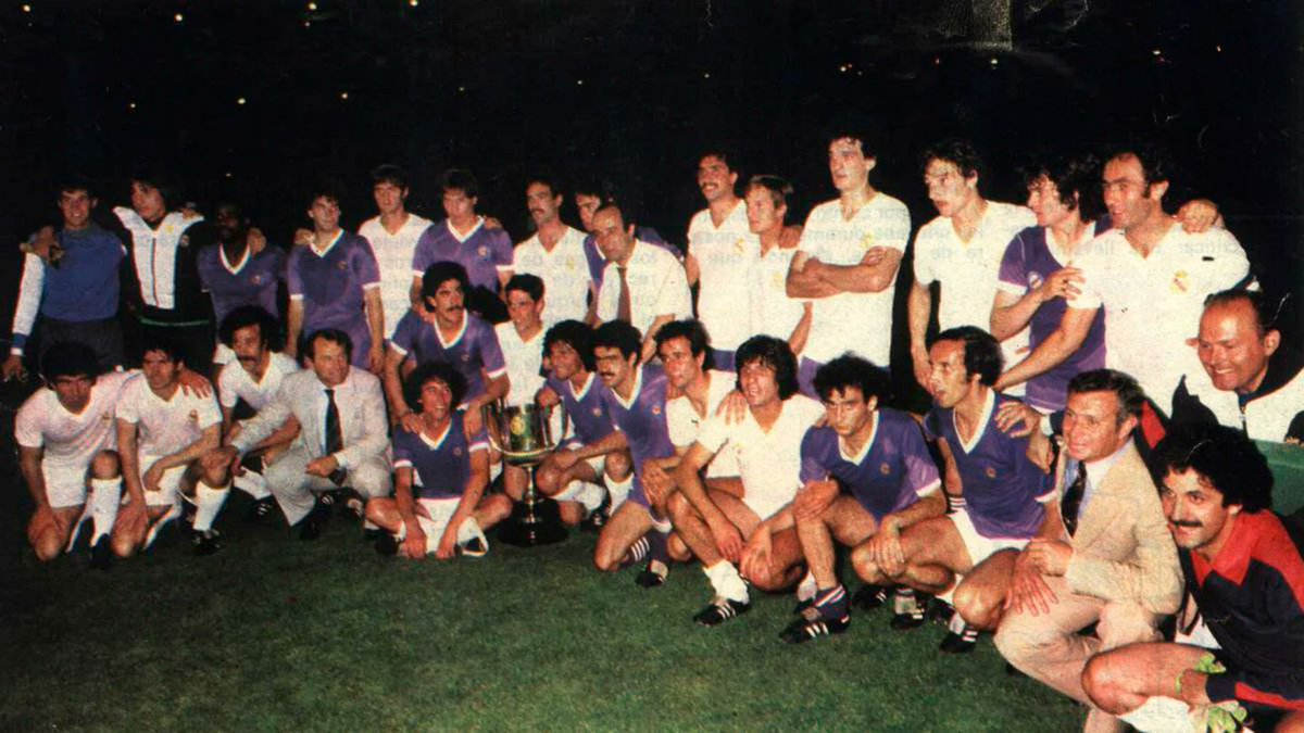 Melchor Ruiz (@melchorruizcope) on Twitter photo Se cumplen 45 años de la Final de Copa entre el <a href="/realmadrid/">Real Madrid C.F.</a> y el Castilla
El 4 de junio de 1980, el Real Madrid ganó el Título de Copa al vencer a su filial en el Santiago Bernabéu Se cumplen 45 años de la Final de Copa entre el <a href="/realmadrid/">Real Madrid C.F.</a> y el Castilla
El 4 de junio de 1980, el Real Madrid ganó el Título de Copa al vencer a su filial en el Santiago Bernabéu