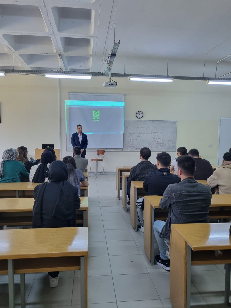 tnkuiibf's tweet photo. İşletme Bölümü öğrencilerinin geniş katılımıyla, 15.05.2025 Kariyer Planlama dersi kapsamında KUTES Yönetim Kurulu Başkanı Ali Esat KUTMANGİL tarafından özel sektördeki kariyer olanakları ve güncel gelişmelere yönelik bir Sektör Günleri-Özel Sektör bir etkinlik gerçekleştirilmştr https://t.co/aNSws8rkMk
