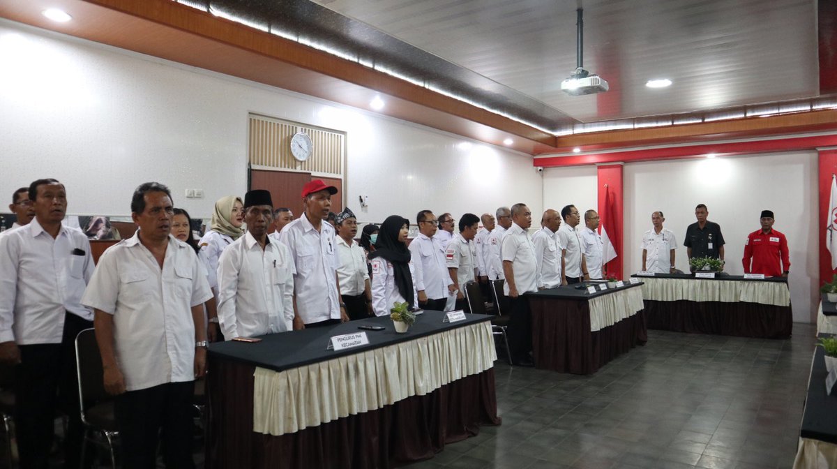 Ketua bidang Organisasi PMI Jateng Prof. Adji Samekto menyampaikan sambutan dlm Musyawarah Luar Biasa (Muslub) PMI Kota Magelang yg dibuka oleh Walikota Magelang yg diwakili Asisten Ekonomi &amp; Pembangunan Krisatria Yonas Nusantrawan Bola, didampingi Forkompinda Kota Magelang