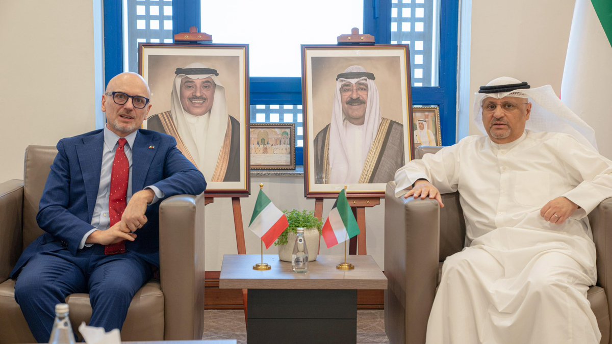 العنوان : وزير الدولة لشئون الاتصالات يستقبل السفير الإيطالي

استقبل معالي وزير الدولة لشئون الاتصالات السيد عمر سعود العمر، السفير الإيطالي لدى دولة الكويت السيد لورنزو موريني.

تم خلال اللقاء بحث آفاق التعاون في مجال تقنية المعلومات، وفتح المجال أمام الشركات الإيطالية لتعزيز