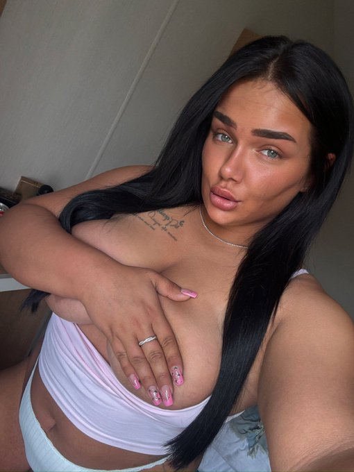 Watch 𝐌𝐢𝐬𝐬𝐥𝐢𝐯𝐯𝐮𝐤𝐤's leaked NSFW photo on TwXstars