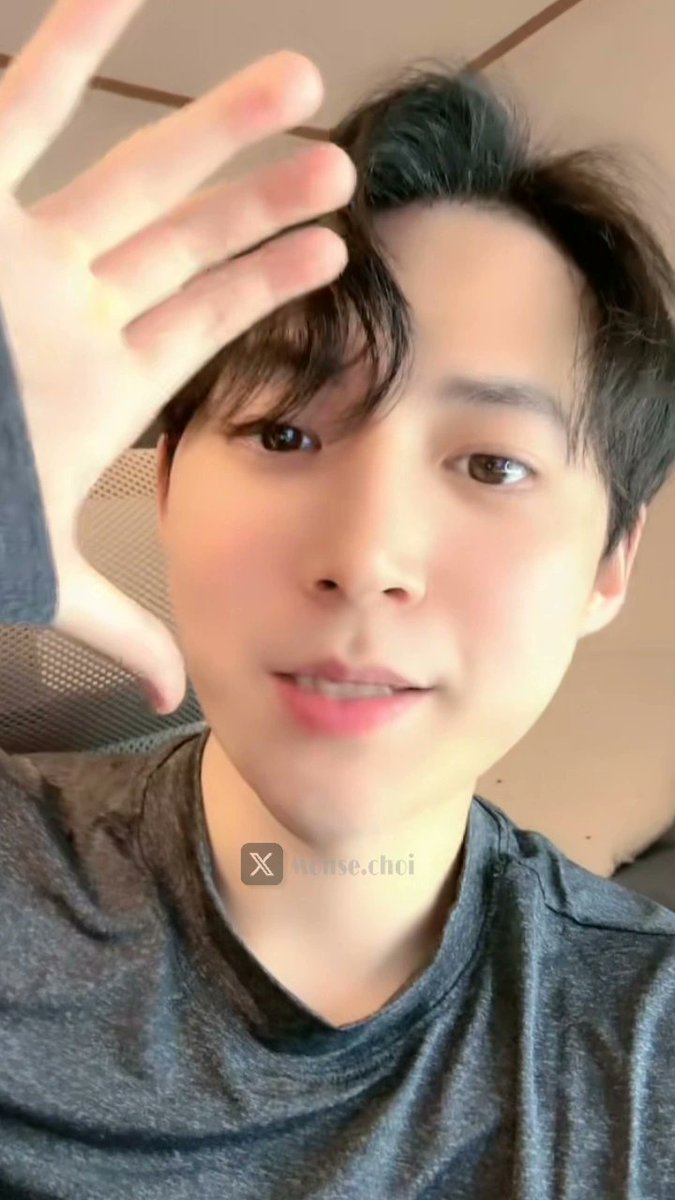 Yadijungkbts's tweet photo. Después de tantos días sin verlo y extrañarlo por fin lo volví a ver hoy y ame verlo sonreír.. ❤️🥰🥹 Screenshots of Cleaun on tiktok 🥰♥️💜 #030625
#Cleaun_VAV #TikTokLIVE #VAV #monsechoi #fypシviral #teamcleaun #cleaunvav 🐝 #Cleaun #GyeoUlVAV #vav_gyeoul #KimJungeoun https://t.co/5OAtQecspW