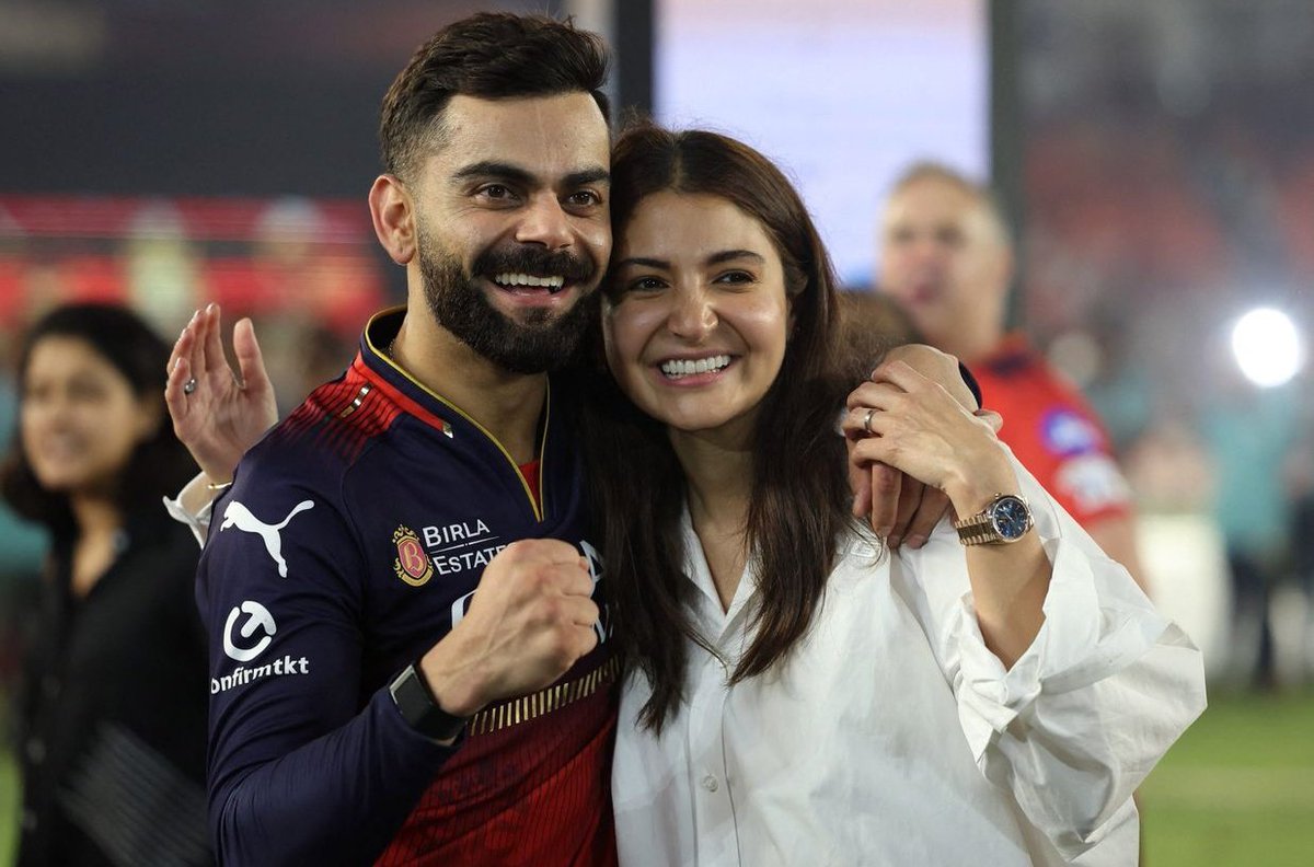 indiazonafamily's tweet photo. He waited 18 years, she waited with him, true love never goes out of stock✨❤️
#RCBvsPBKS #ViratKohli #Virushka https://t.co/MPhtBpicI8
