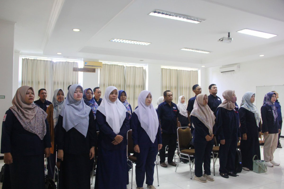 PMI Provinsi Jawa Tengah selenggarakan Rakor UDD PMI Kab/Kota Se Jateng pada 3 Juni 2025 di Pusdiklat PMI Prov.Jateng.
Rakor dibuka oleh Ketua PMI Prov.Jateng, Sarwa Pramana didampingi Ketua Bidang Layanan Darah/UDD dr. Hartanto serta Kepala UDD PMI Provinsi Jawa Tengah dr. Okty