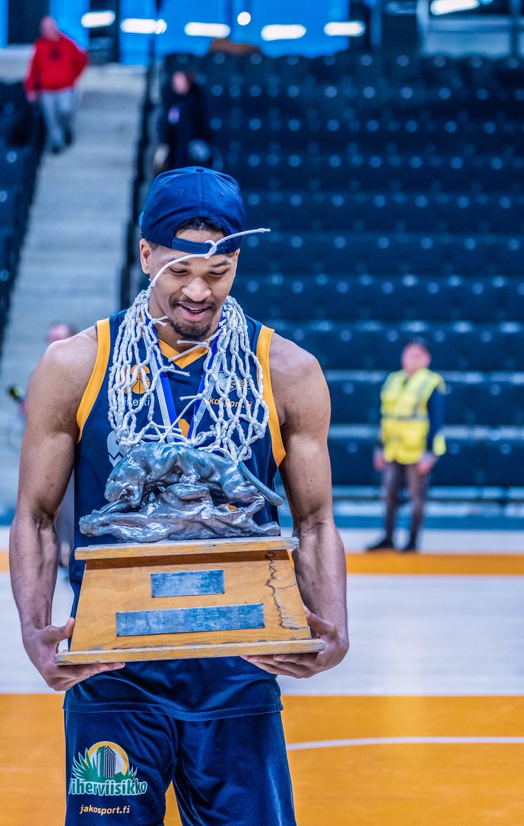 GullsBasketball's tweet image. ๐ฅ๐๐๐๐๐๐ ๐๐๐๐๐๐๐ ๐๐๐๐๐๐๐:
#2 TEVIN OLISON๐ช๏ธ
Tevin lunasti heti alkukaudesta avainroolin avausviisikosta ja vakuutti erityisesti upeilla kolmosilla, ajoilla ja pรครคmรครคrรคtietoisella asenteellaan!๐ช
๐ธ Samira Lee
#gullsnation