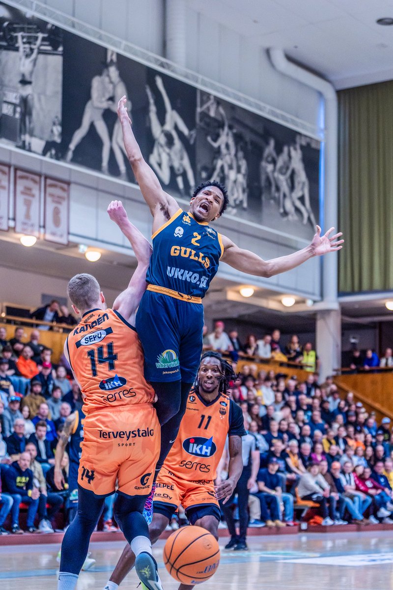 GullsBasketball's tweet image. ๐ฅ๐๐๐๐๐๐ ๐๐๐๐๐๐๐ ๐๐๐๐๐๐๐:
#2 TEVIN OLISON๐ช๏ธ
Tevin lunasti heti alkukaudesta avainroolin avausviisikosta ja vakuutti erityisesti upeilla kolmosilla, ajoilla ja pรครคmรครคrรคtietoisella asenteellaan!๐ช
๐ธ Samira Lee
#gullsnation