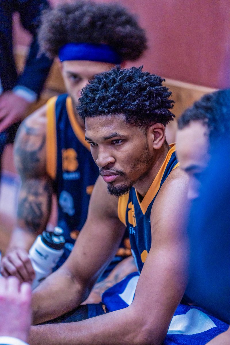 GullsBasketball's tweet image. ๐ฅ๐๐๐๐๐๐ ๐๐๐๐๐๐๐ ๐๐๐๐๐๐๐:
#2 TEVIN OLISON๐ช๏ธ
Tevin lunasti heti alkukaudesta avainroolin avausviisikosta ja vakuutti erityisesti upeilla kolmosilla, ajoilla ja pรครคmรครคrรคtietoisella asenteellaan!๐ช
๐ธ Samira Lee
#gullsnation