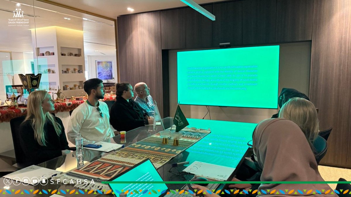 سعدنا باستقبال وفد من جامعة ولاية يوتاه الأمريكية، برئاسة البروفيسورة ريتشل هتشهيغنز والبروفيسور لينن آدامز، يرافقهما نخبة من طلاب الجامعة. وكان في استقبالهم الأستاذة مارية العبدالقادر، مديرة الاتصال والتسويق.
تم خلال الزيارة بحث سبل التعاون المشترك، والاطلاع على تجربة الجمعية في