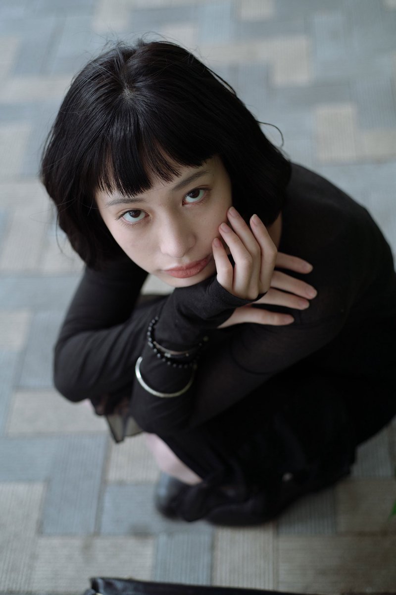 Droptokyo's tweet photo. MEGU／モデル
https://t.co/2oqWiNocv4

2002年3月26日生まれ。HOLDER に所属し、モデルとして活動中。趣味は絵を描くこと、読書、映画鑑賞。好きな食べ物はきゅうりとオムライス。目標はドイツ語と中国語を習得すること。　

ワンピース／#ASKNOWAS
シューズ／#PIERREHARDY
ネックレス／自分で作ったもの
バッグ／#Ashwood

#droptokyo #streetsnap #fashion #ストリートスナップ