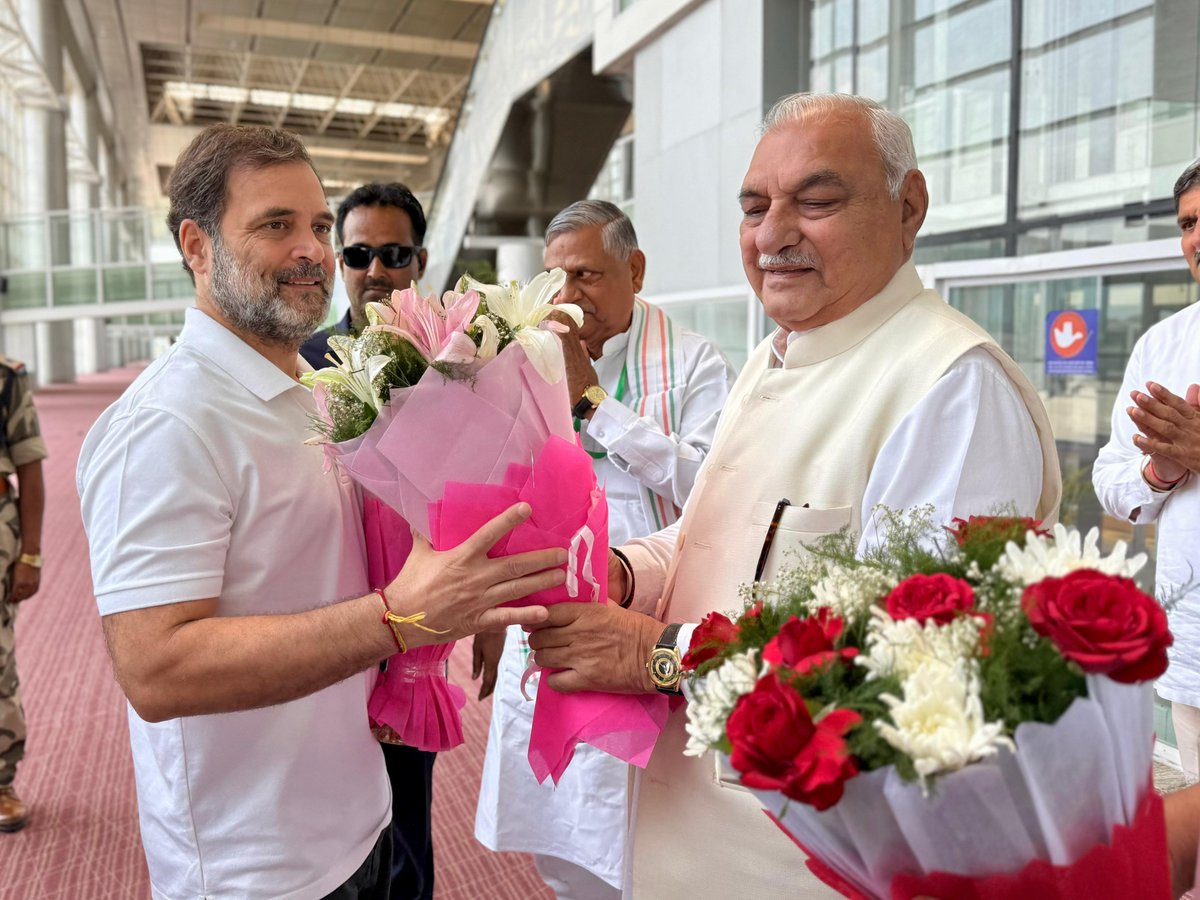 Congress (@incindia) on Twitter photo рдиреЗрддрд╛ рд╡рд┐рдкрдХреНрд╖ рд╢реНрд░реА <a href="/RahulGandhi/">Rahul Gandhi</a> рдХрд╛ рдЪрдВрдбреАрдЧрдврд╝ рдПрдпрд░рдкреЛрд░реНрдЯ рдкрд░ рдХрд╛рдВрдЧреНрд░реЗрд╕ рдХреЗ рд╡рд░рд┐рд╖реНрда рдиреЗрддрд╛рдУрдВ рджреНрд╡рд╛рд░рд╛ рдЖрддреНрдореАрдп рд╕реНрд╡рд╛рдЧрдд рдХрд┐рдпрд╛ рдЧрдпрд╛ред
рд░рд╛рд╣реБрд▓ рдЧрд╛рдВрдзреА рдЬреА рдЖрдЬ рдпрд╣рд╛рдВ рдХрдИ рдорд╣рддреНрд╡рдкреВрд░реНрдг рдмреИрдардХреЛрдВ рдореЗрдВ рд╢рд╛рдорд┐рд▓ рд╣реЛрдВрдЧреЗред рдиреЗрддрд╛ рд╡рд┐рдкрдХреНрд╖ рд╢реНрд░реА <a href="/RahulGandhi/">Rahul Gandhi</a> рдХрд╛ рдЪрдВрдбреАрдЧрдврд╝ рдПрдпрд░рдкреЛрд░реНрдЯ рдкрд░ рдХрд╛рдВрдЧреНрд░реЗрд╕ рдХреЗ рд╡рд░рд┐рд╖реНрда рдиреЗрддрд╛рдУрдВ рджреНрд╡рд╛рд░рд╛ рдЖрддреНрдореАрдп рд╕реНрд╡рд╛рдЧрдд рдХрд┐рдпрд╛ рдЧрдпрд╛ред
рд░рд╛рд╣реБрд▓ рдЧрд╛рдВрдзреА рдЬреА рдЖрдЬ рдпрд╣рд╛рдВ рдХрдИ рдорд╣рддреНрд╡рдкреВрд░реНрдг рдмреИрдардХреЛрдВ рдореЗрдВ рд╢рд╛рдорд┐рд▓ рд╣реЛрдВрдЧреЗред