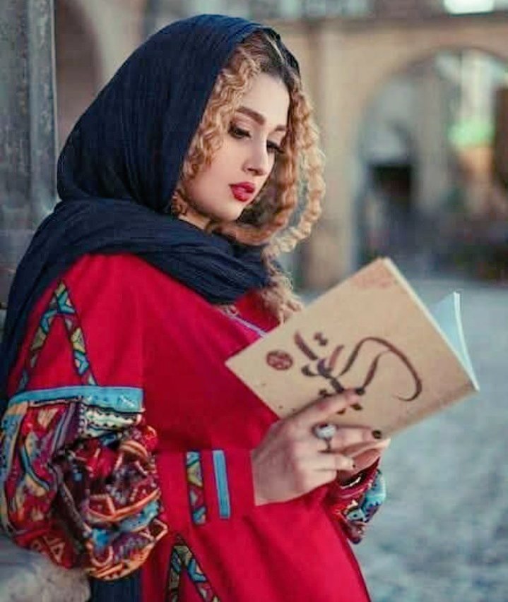 ❤️Asslamualykum ❤️
उस के ख़त रात भर यूं पढ़ती हूं
__जैसे कल इम्तिहान हो मेरा_