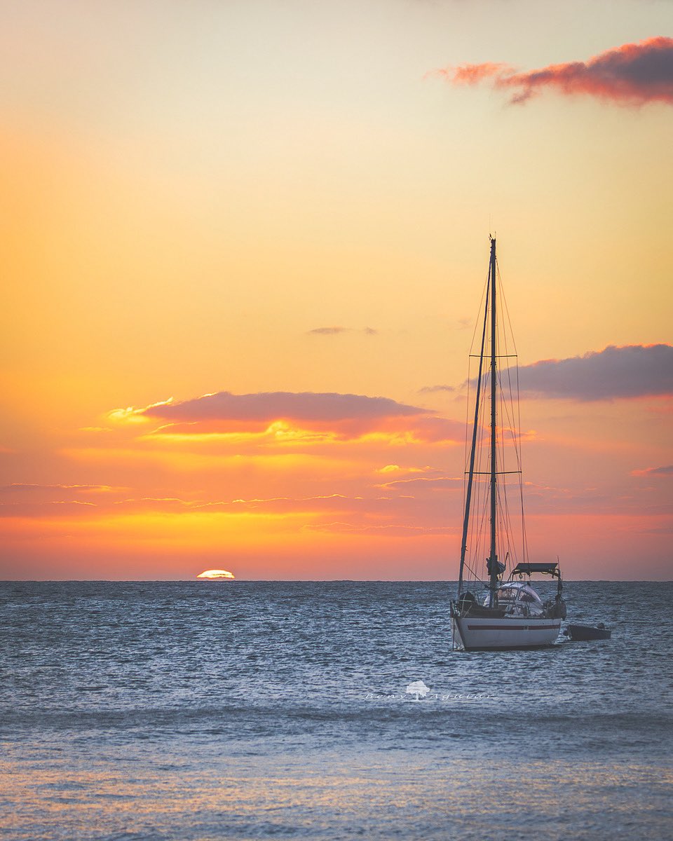 Los últimos rayos del sol.
Playa de Sardina, Gáldar.

#grancanaria #gáldar #sunset #beach