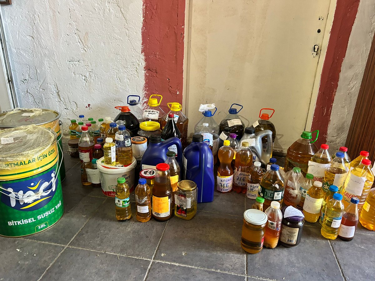 Okullarımızda biriktirilen bitkisel atık yağları toplayarak, anlaşmalı olduğumuz lisanslı firmaya teslim ediyoruz. 

Böylelikle denizlerin kirlenmesini önleyerek ekosistemi koruyoruz ♻️

🎒Paşabahçe Ortaokulu

<a href="/Beykoz_Bld/">Beykoz Belediyesi</a> 
<a href="/MEMBeykoz/">Beykoz İlçe Millî Eğitim Müdürlüğü</a> 
<a href="/istanbul_csb/">Çevre, Şehircilik ve İklim Dğş. İl Müdürlüğü</a>