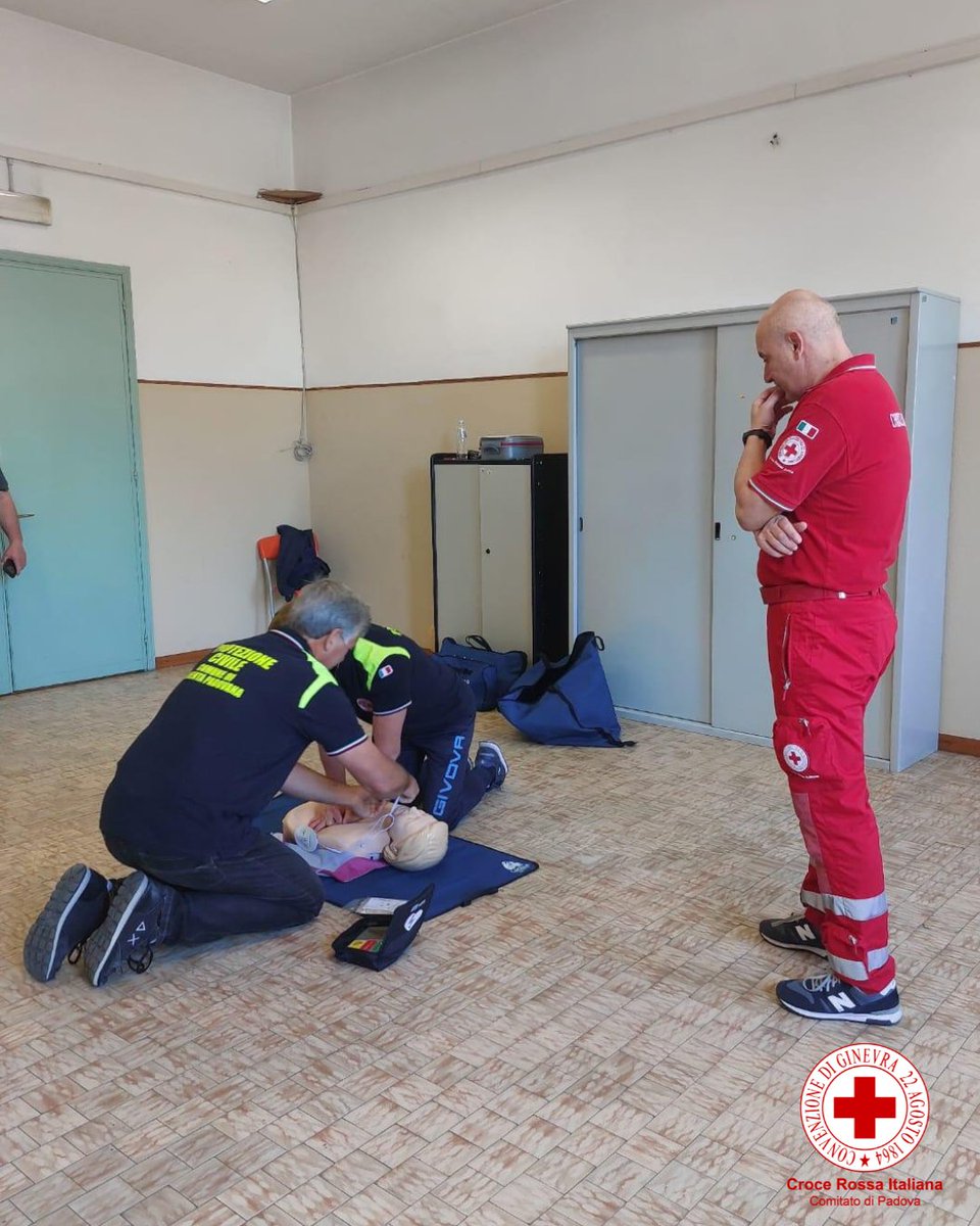 cripadova's tweet image. 📚 Per #CroceRossa la formazione è sempre al primo posto!
🚑 Lo scorso 10 maggio alcuni volontari/e della Protezione Civile di Noventa hanno preso parte ad un corso BLSD tenuto dalle/dai volontarie/i del nostro Comitato.
💪Impara anche tu le manovre salvavita, il link è in bio!