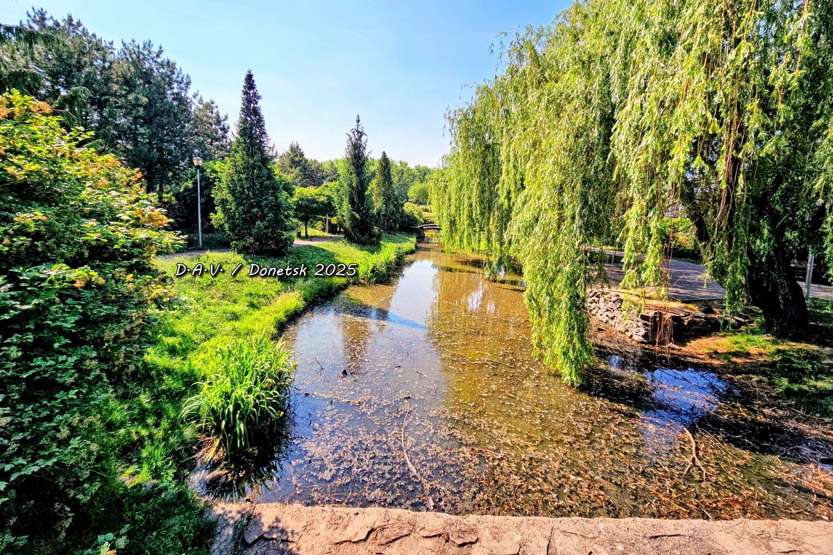04.06.25 - Донецк! Фрагмент парка кондитерской фабрики "ДонКо" 📲🌳🦆 t.me/donetsk_photo