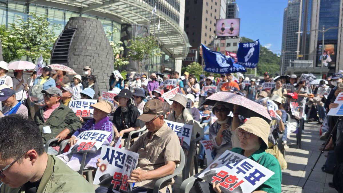 2025.6.4. In front of the Chinese Embassy in Seoul.
A Jagyomo rally calling:
-CCP Out
-Nullify early voting