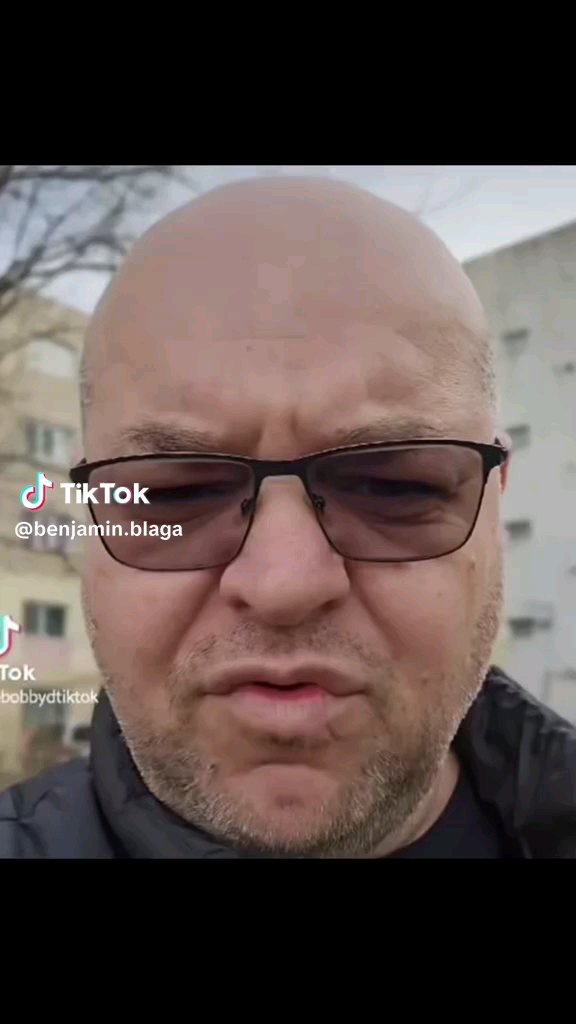 Ăsta e  războinicul care dorește oreșnicoave peste România. La cât e de pufos, sigur va avea rozeta ferferniță de la ”frații” ruși...