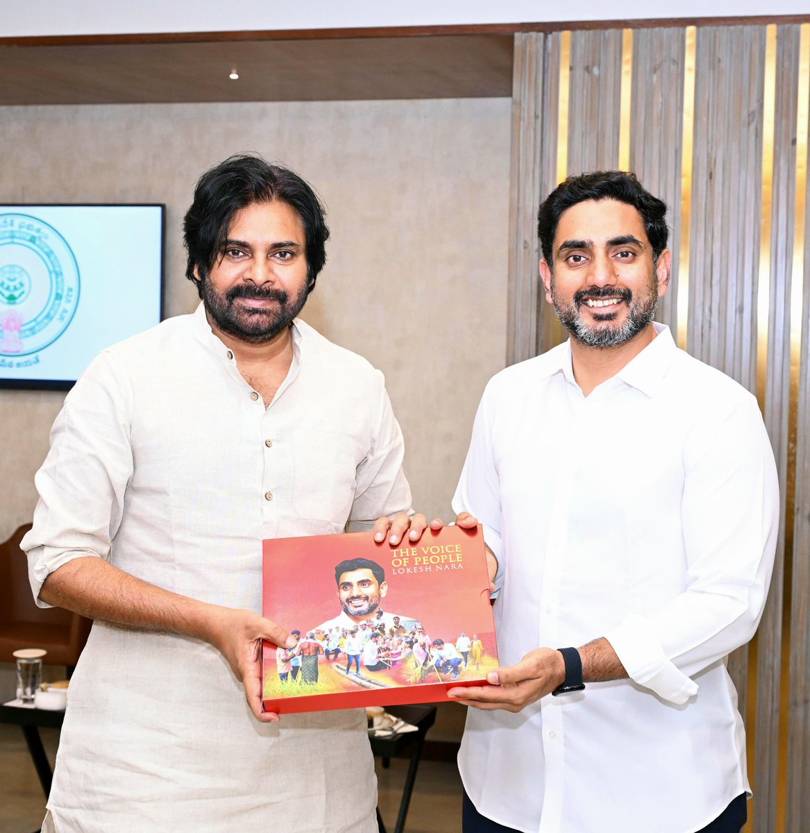 ఉప ముఖ్యమంత్రి శ్రీ పవన్ కళ్యాణ్ గారితో నారా లోకేష్ గారు 

<a href="/PawanKalyan/">Pawan Kalyan</a> <a href="/JanaSenaParty/">JanaSena Party</a>