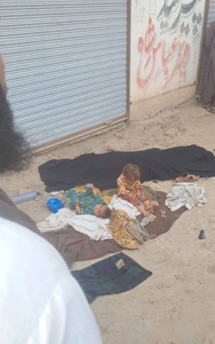 تین دن، تین سے زائد خواتین قتل۔ بنوں میں ایک اور دلخراش واقعہ، خاتون کا گلا کاٹ کر قتل، لاش کے ساتھ دو معصوم بچیاں زندہ ملیں۔ یہ سلسلہ کب رکے گا؟ عورت کب تک بلی چڑھتی رہے گی؟ #ViolenceAgainstWomen #Bannu