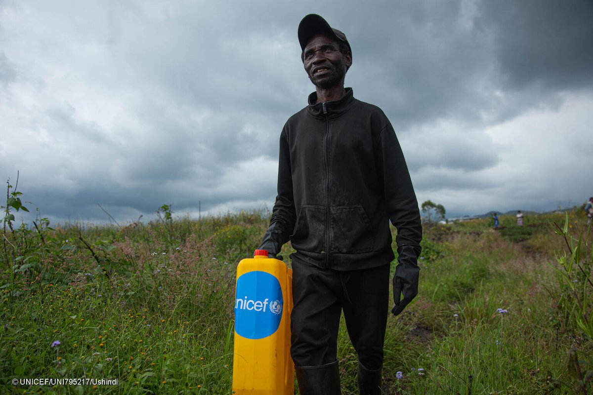 UNICEF en RDC (@unicefdrc) on Twitter photo #PourChaqueEnfant, un environnement sain 🌼
Avec le soutien de <a href="/eu_echo/">EU Civil Protection & Humanitarian Aid 🇪🇺</a> et <a href="/UNCERF/">CERF - The UN's emergency fund</a>, l'UNICEF aide à améliore l’accès à l’eau, à l’assainissement et à l’hygiène pour les enfants comme Bernard, 4 ans, à Bushagara dans l’est de la RD Congo. #PourChaqueEnfant, un environnement sain 🌼
Avec le soutien de <a href="/eu_echo/">EU Civil Protection & Humanitarian Aid 🇪🇺</a> et <a href="/UNCERF/">CERF - The UN's emergency fund</a>, l'UNICEF aide à améliore l’accès à l’eau, à l’assainissement et à l’hygiène pour les enfants comme Bernard, 4 ans, à Bushagara dans l’est de la RD Congo.